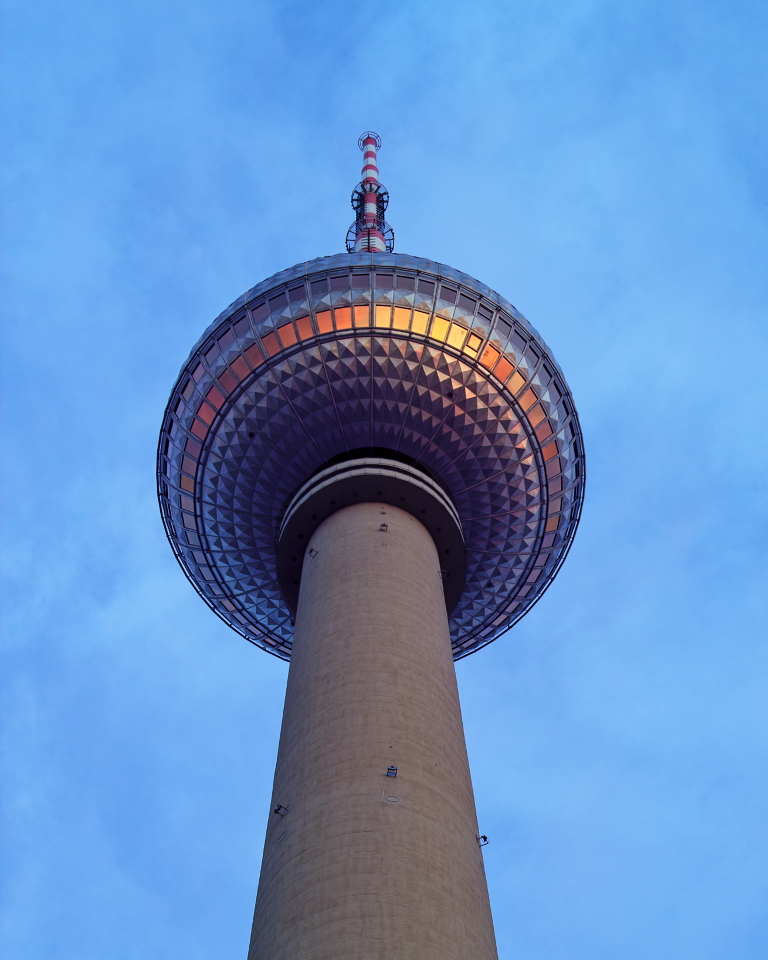 Berliner Fernsehturm am Abend - 31.August 2018 - Sigma SD9 Oldtimer-DSLR