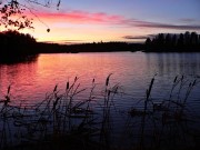 Abendstimmung an einem See in Finnland